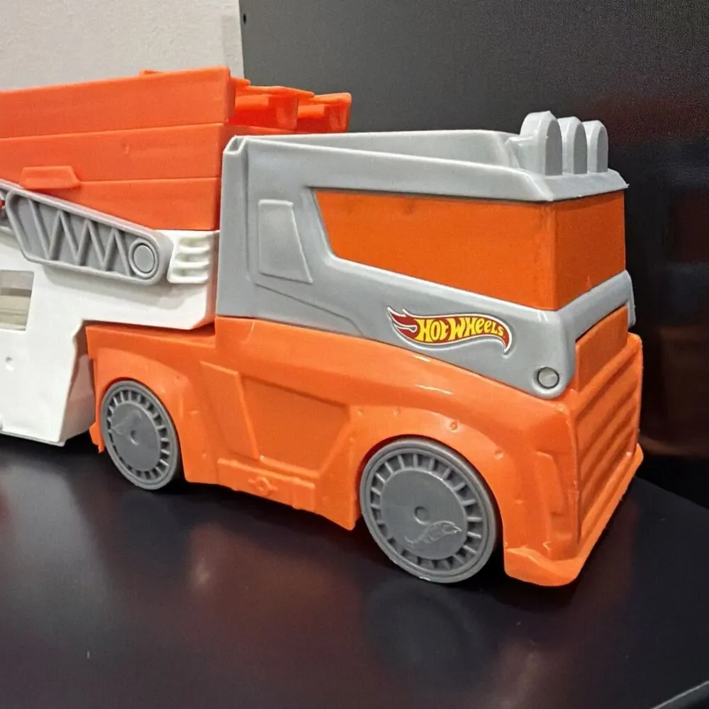 Hot Wheels Mega Hauler Truck Trailer Carrier Car Transporter for 50 Cars Toys